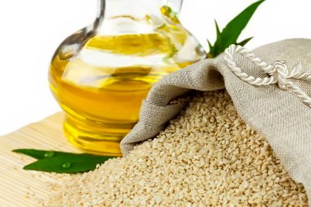 آغاز برداشت دانه‌های روغنی کنجد در ۶۵۰ هکتار از اراضی دهلران