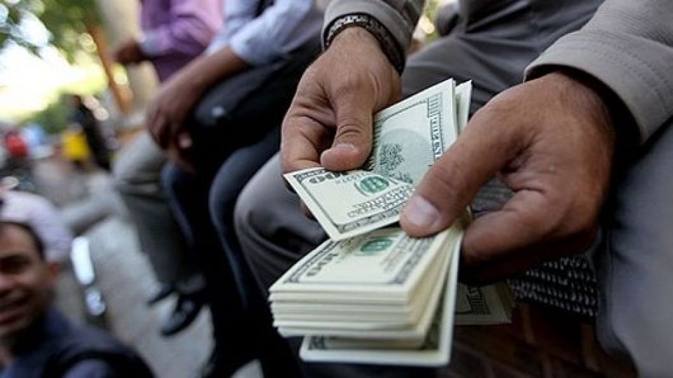 دلالان سالانه بیش از ۴ هزار میلیارد تومان از صنعت دامداری به جیب می‌زنند.